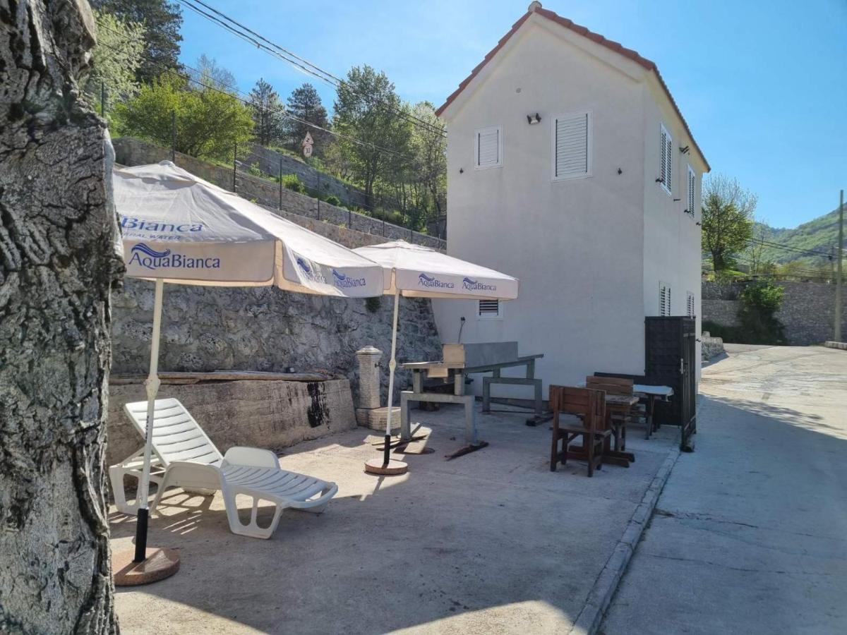 Porto Njegusi A2 Apartment Cetinje Bagian luar foto