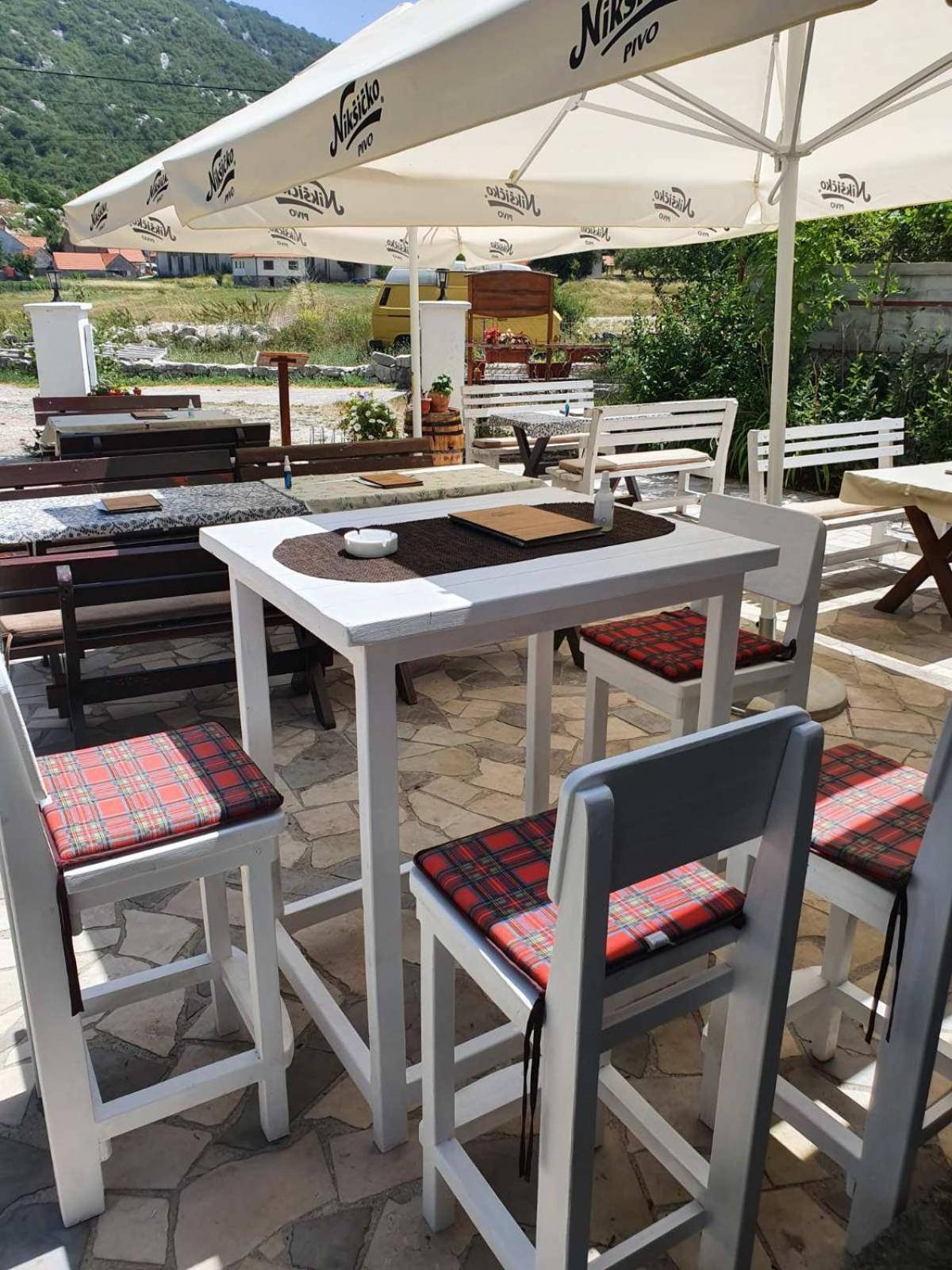 Porto Njegusi A2 Apartment Cetinje Bagian luar foto