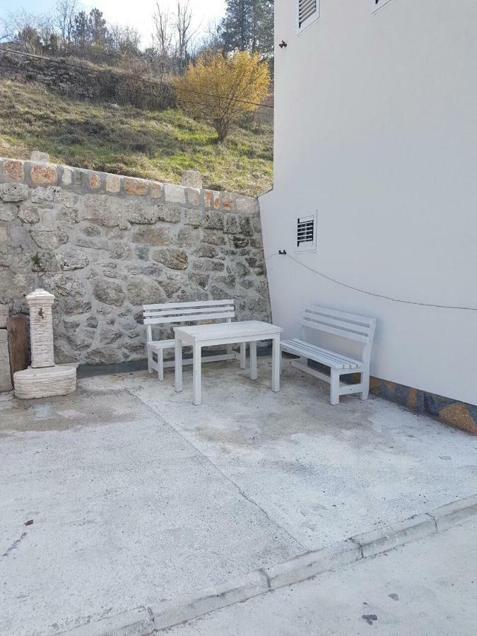 Porto Njegusi A2 Apartment Cetinje Bagian luar foto